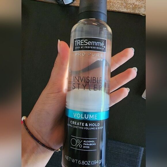 TRESemme Invisible Styler Volume Create & Hold NEW - Picture 2 of 3
